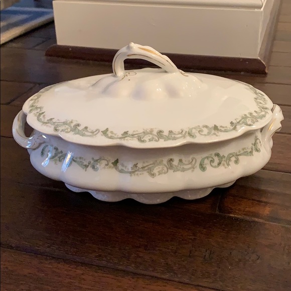 Bassett Limoges Austria Other - HP🎉Bassett Limoges Austria Covered Porcelain Dish